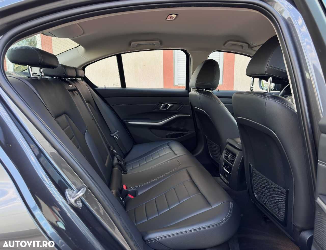 BMW Seria 3 318i AT - 17