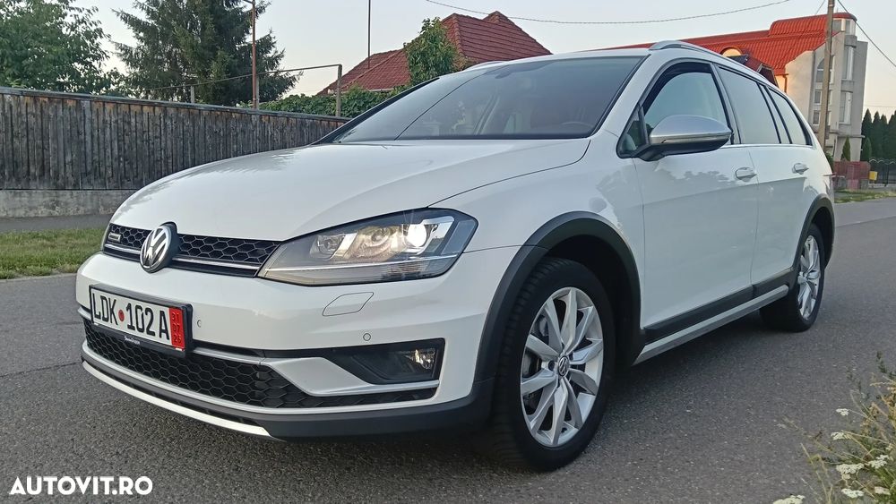 Volkswagen Golf - 1