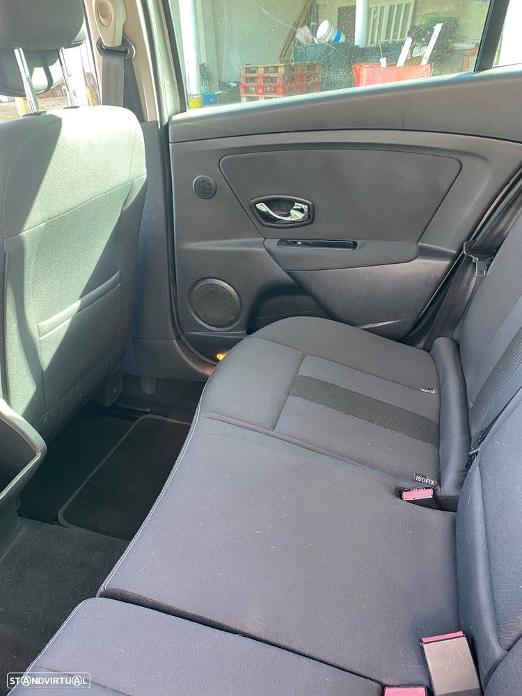 Renault Mégane Sport Tourer dCi 110 FAP Dynamique - 10