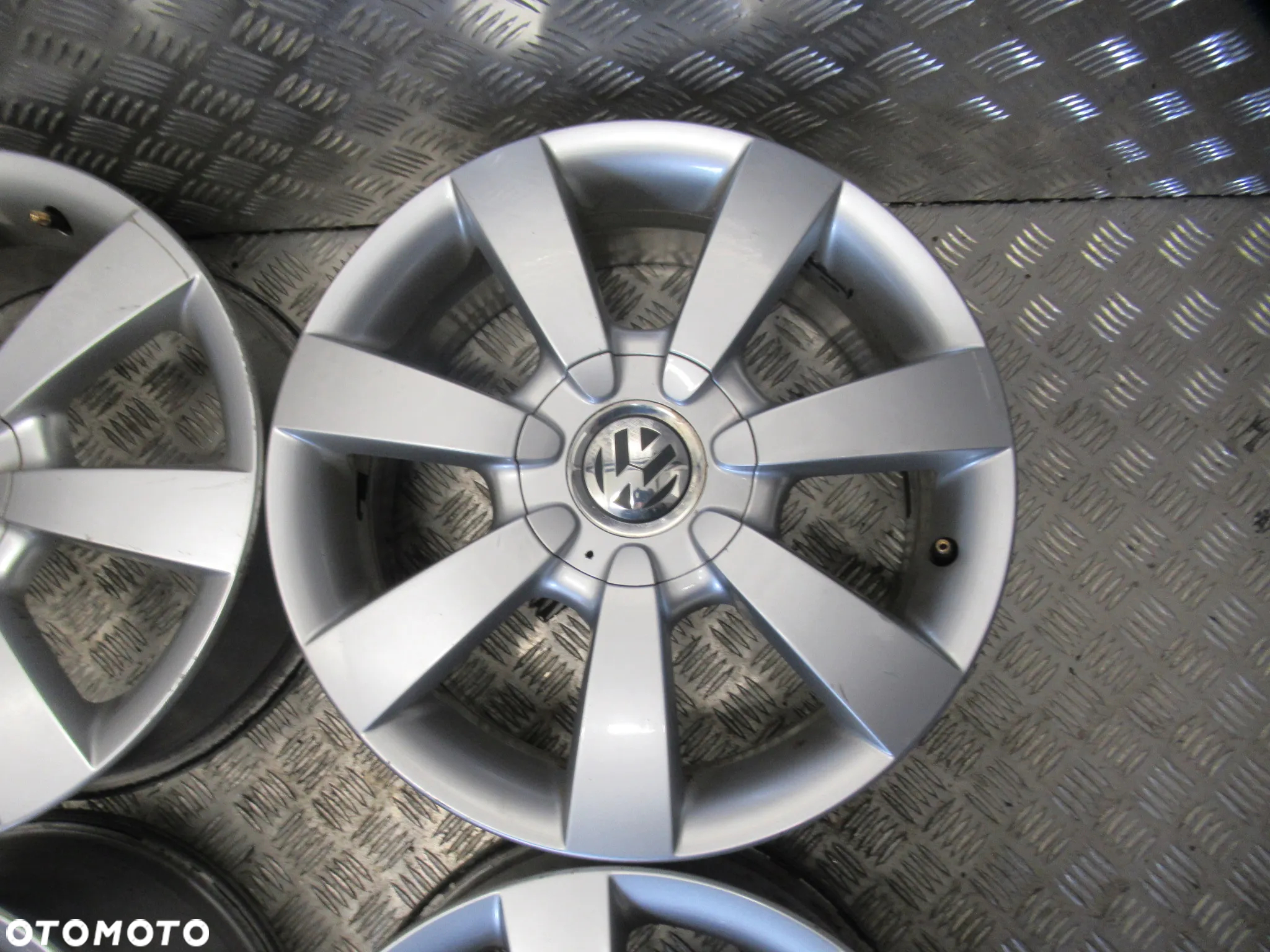 Felgi Vw New Beattle Gplf IV Taigo T-Cross 6,5Jx16 et42 5x100 - 3