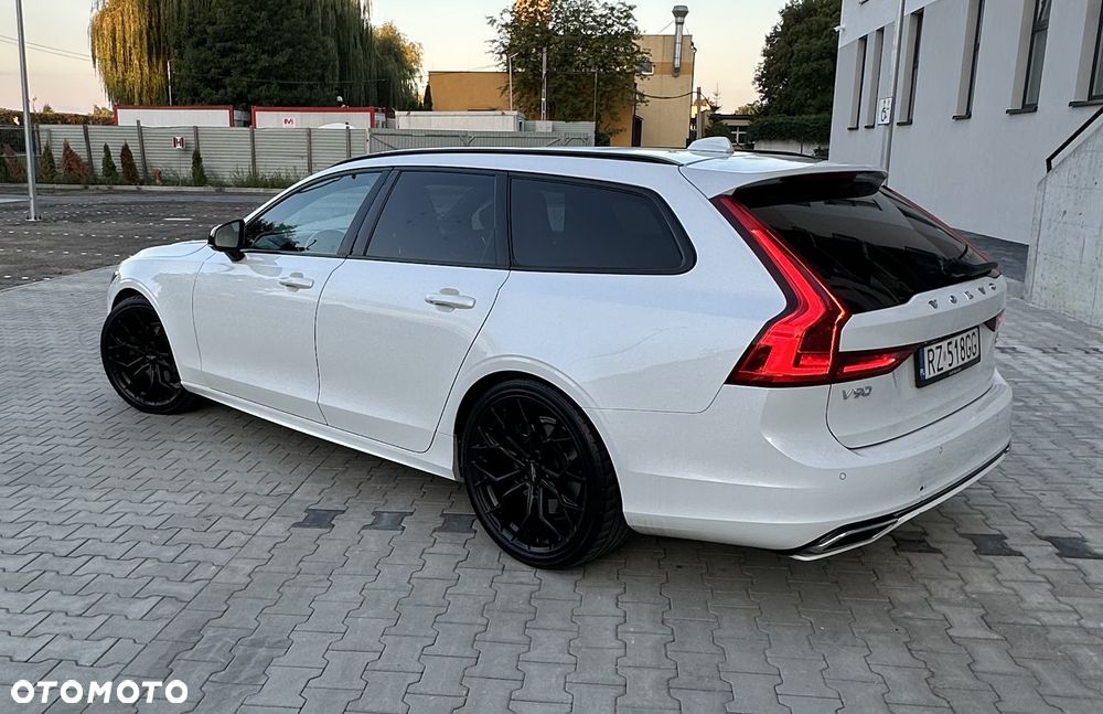 Volvo V90 D5 AWD R-Design - 10