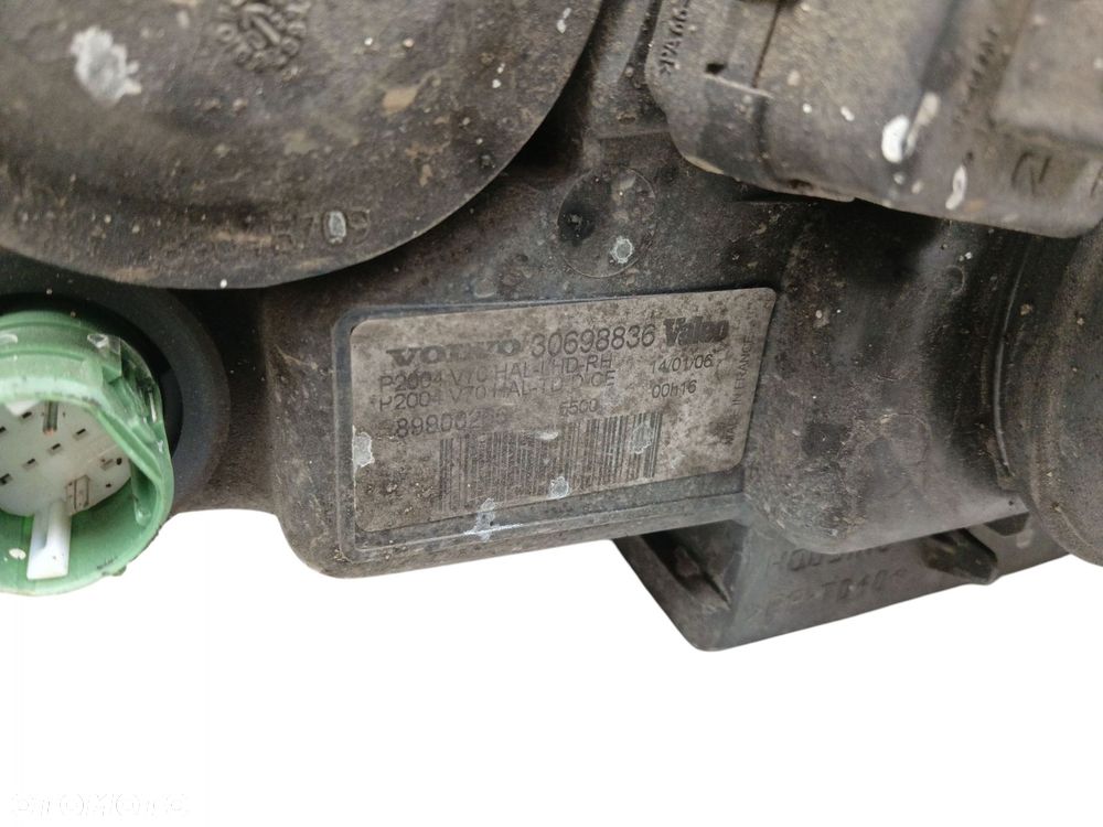 LAMPA REFLEKTOR PRAWY PRZÓD VOLVO XC70 I LIFT S60 I V70 II (04–07) 30698836 - 5
