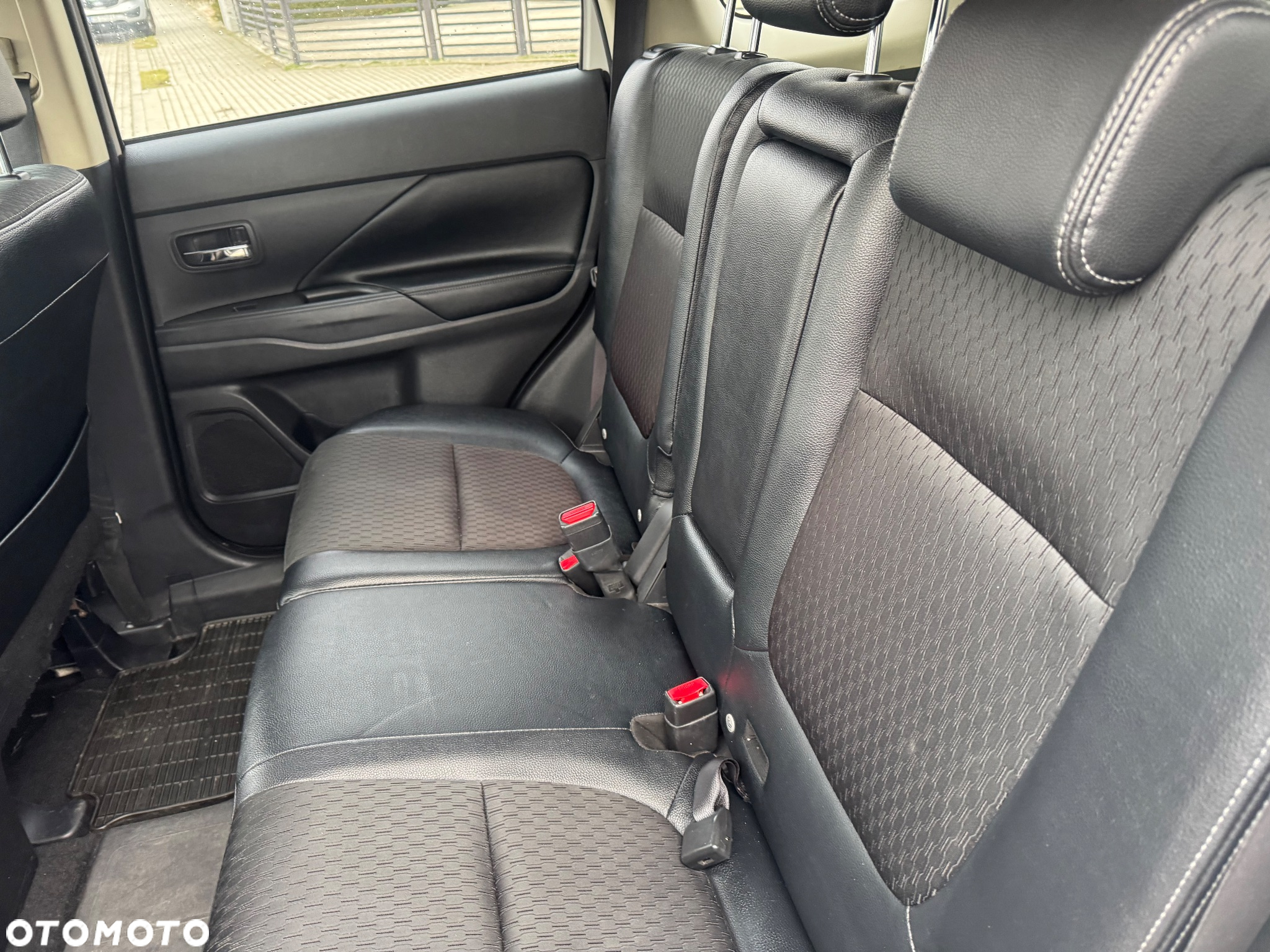 Mitsubishi Outlander 2.0 4WD Plug-In Hybrid - 19
