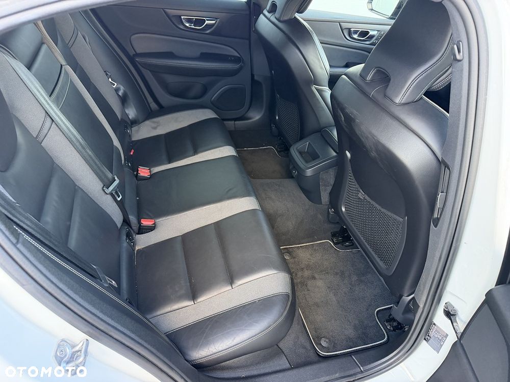 Volvo S60 B4 B R-Design - 17