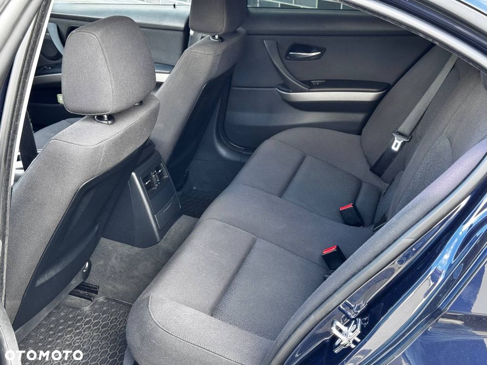 BMW Seria 3 318d - 12