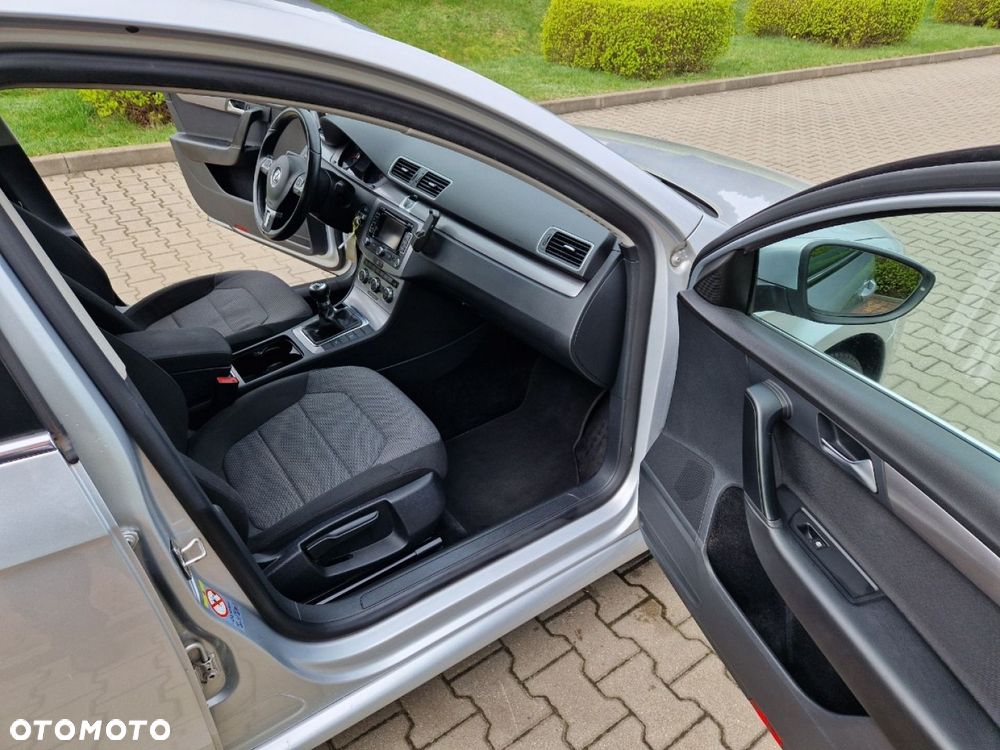 Volkswagen Passat - 17