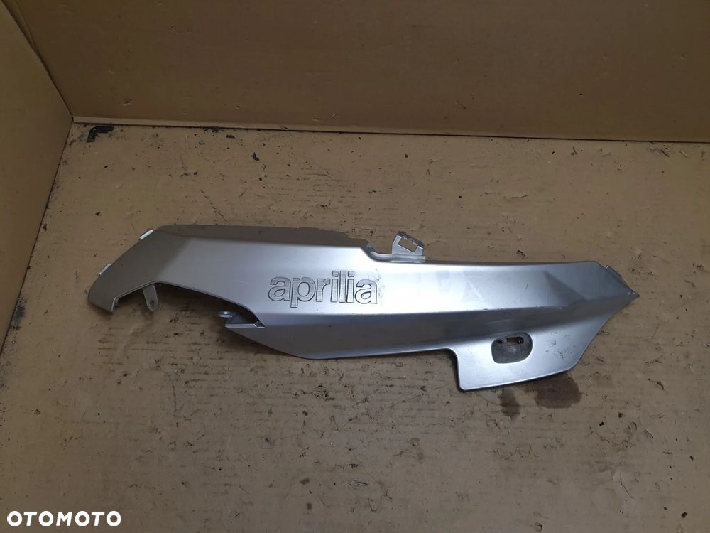 Aprilia Shiver 750 GT Prawy bok osłona prawa 890820 - 1