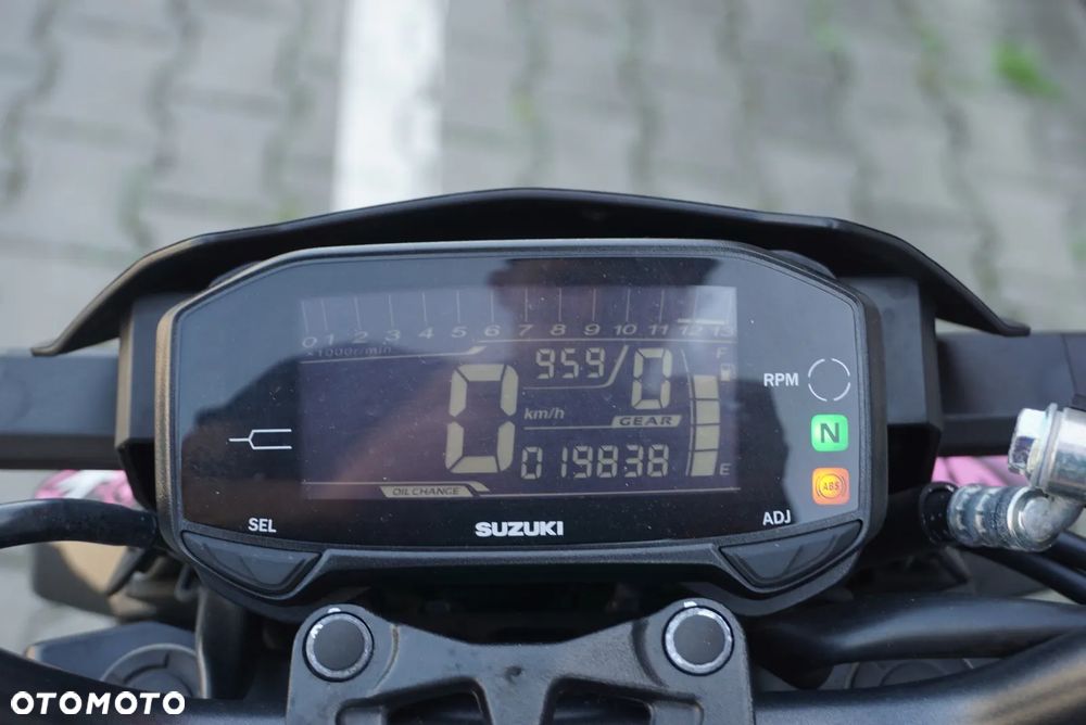 Suzuki GSX - 18
