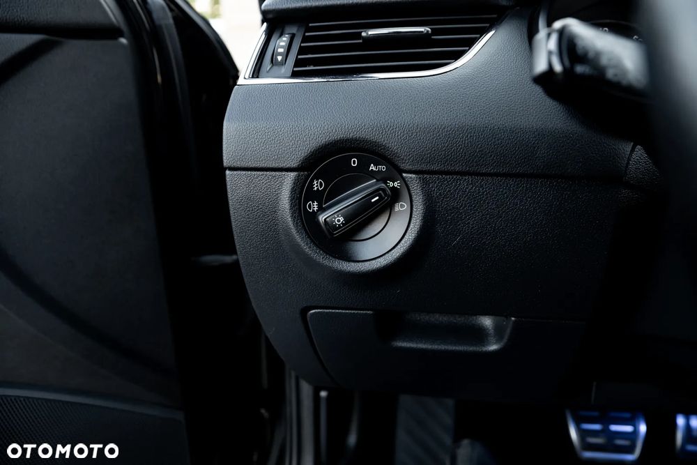 Skoda Octavia 2.0 TSI (Green tec) DSG RS - 31