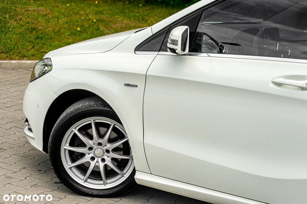 Mercedes-Benz Klasa B 200 7G-DCT AMG Line - 39