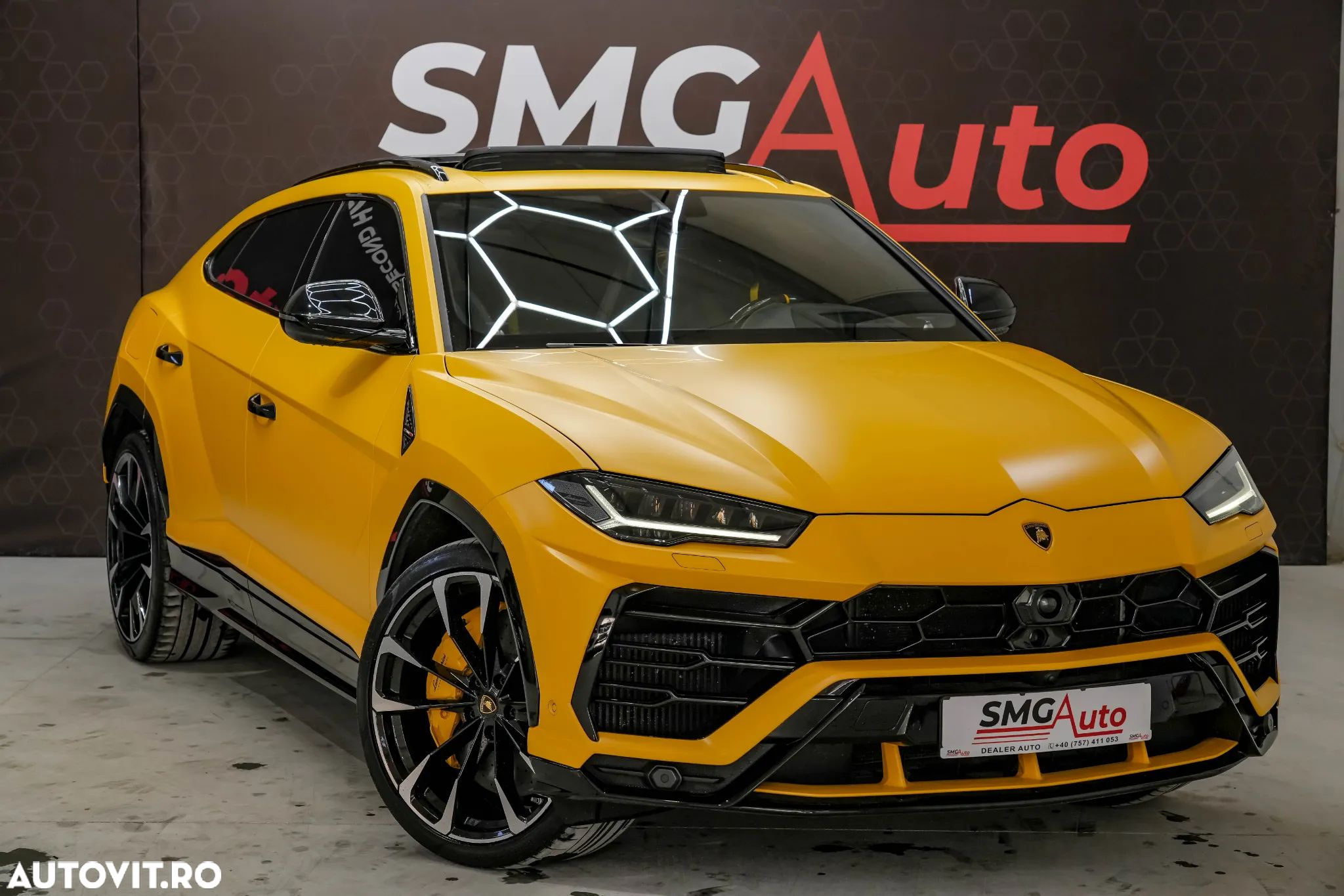 Lamborghini URUS Standard - 1
