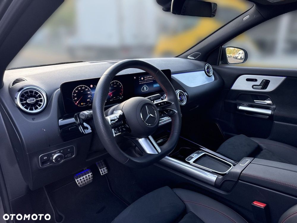 Mercedes-Benz GLA - 13