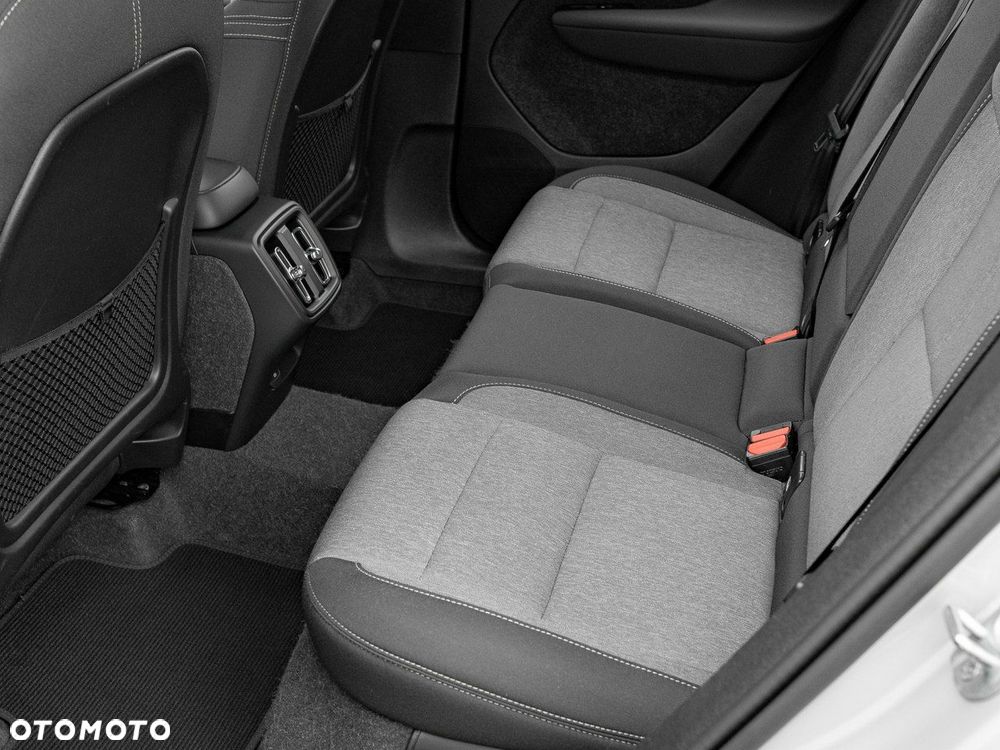 Volvo XC 40 B3 Plus Dark - 26