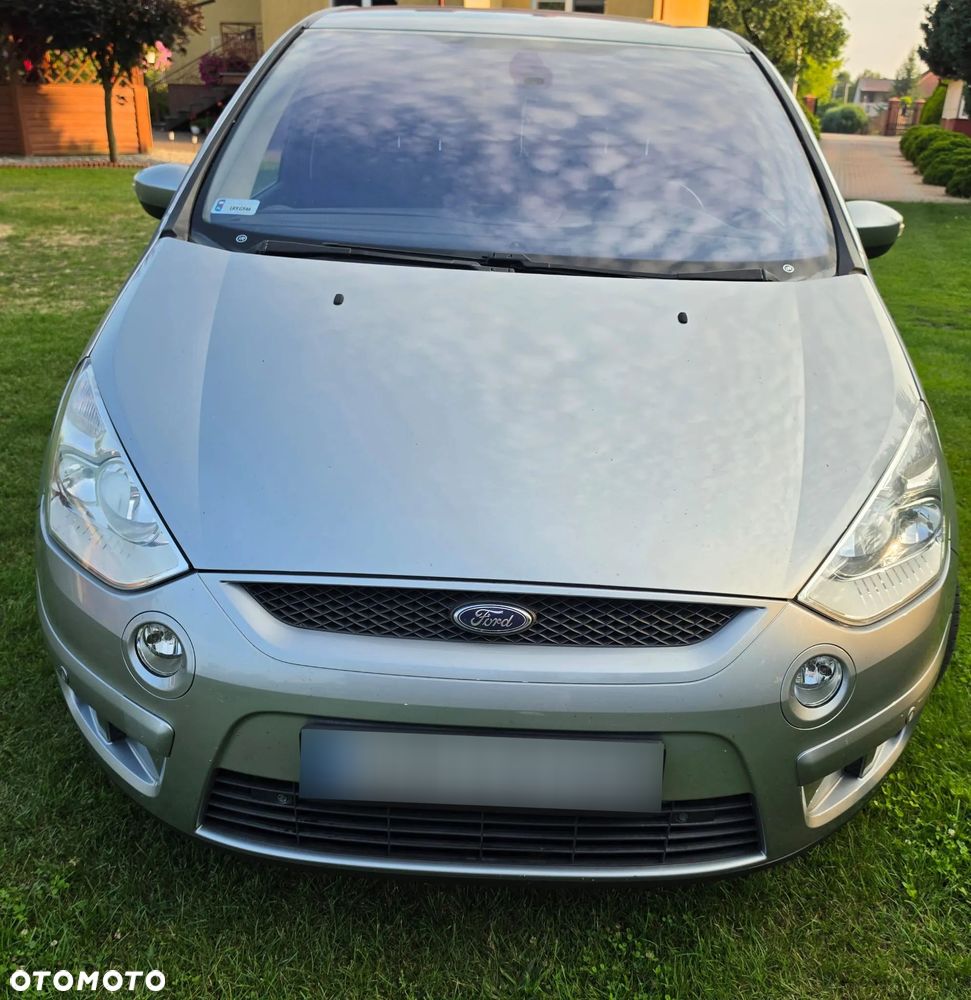 Ford S-Max - 17
