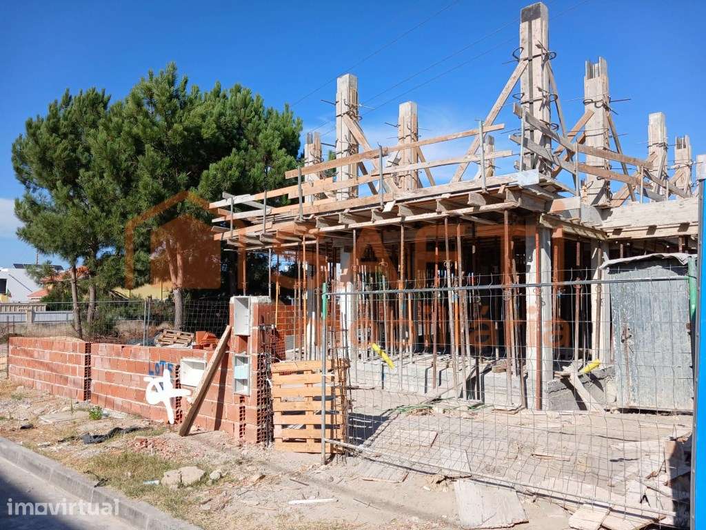 Moradia Gemina T4 Com Piscina / Fernão Ferro / seixal - Grande imagem: 5/9