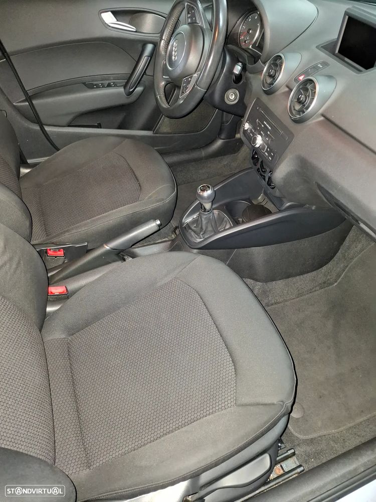 Audi A1 Sportback 1.6 TDI Business Line - 4
