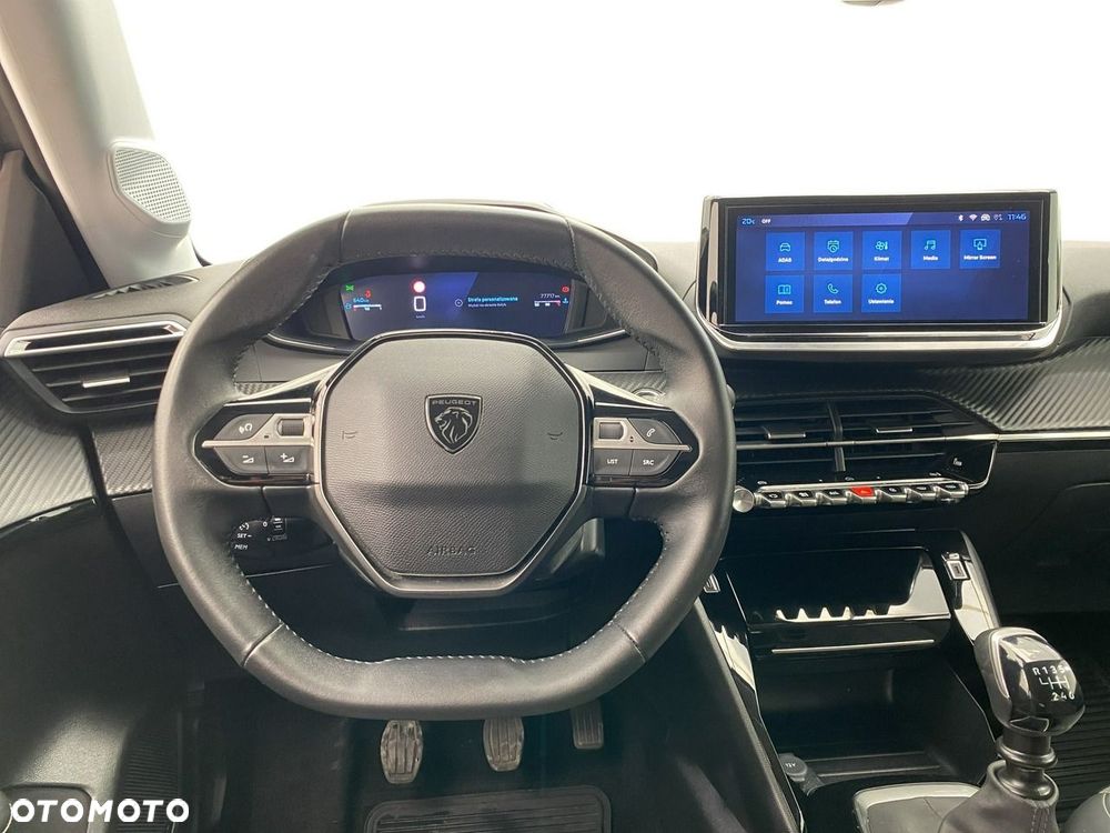 Peugeot 208 - 10