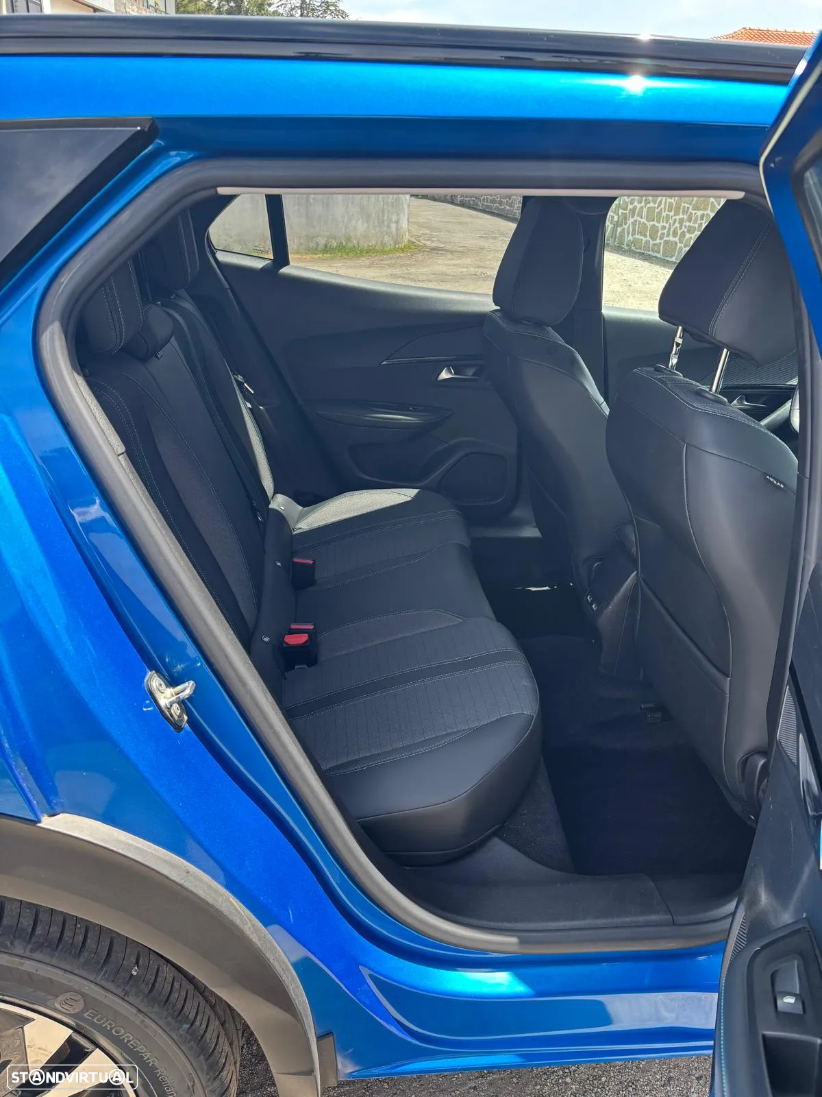 Peugeot e-2008 Allure - 14
