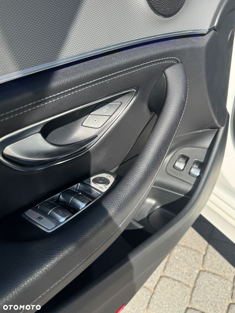 Mercedes-Benz Klasa E 200 4-Matic 9G-TRONIC - 16