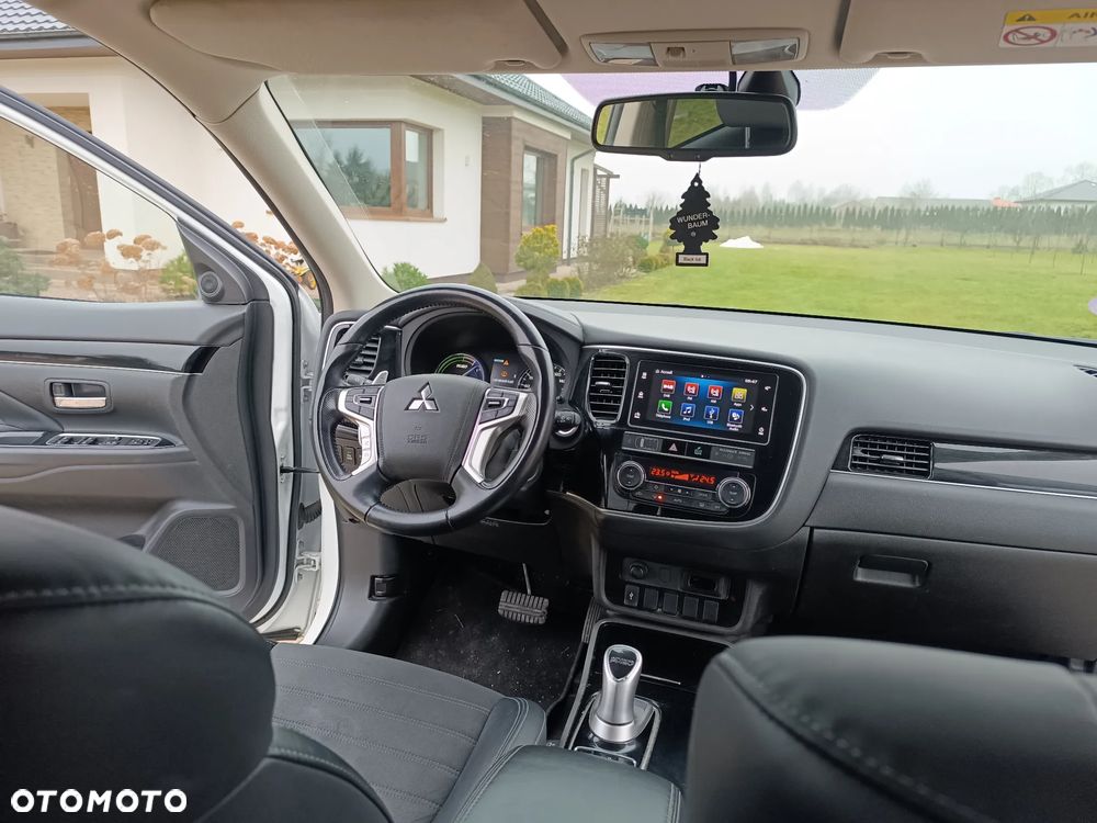 Mitsubishi Outlander 2.4 4WD Diamant+ - 28