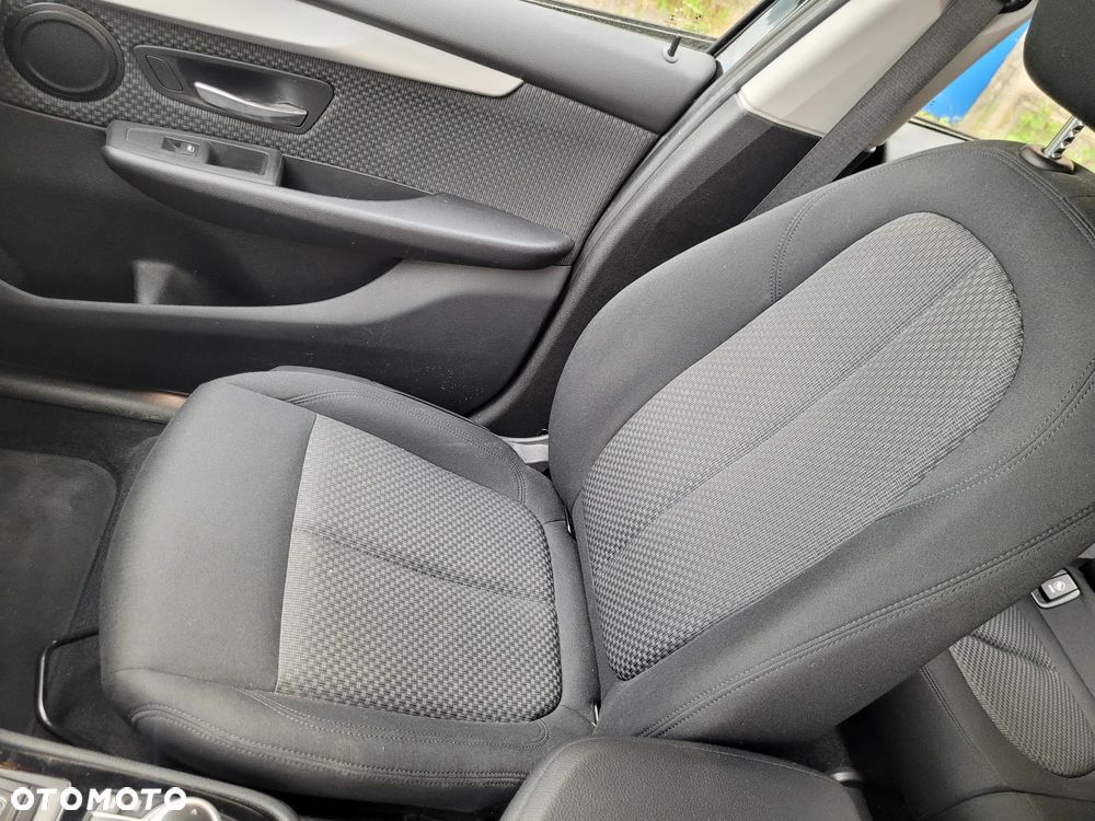 BMW Seria 2 218d - 16
