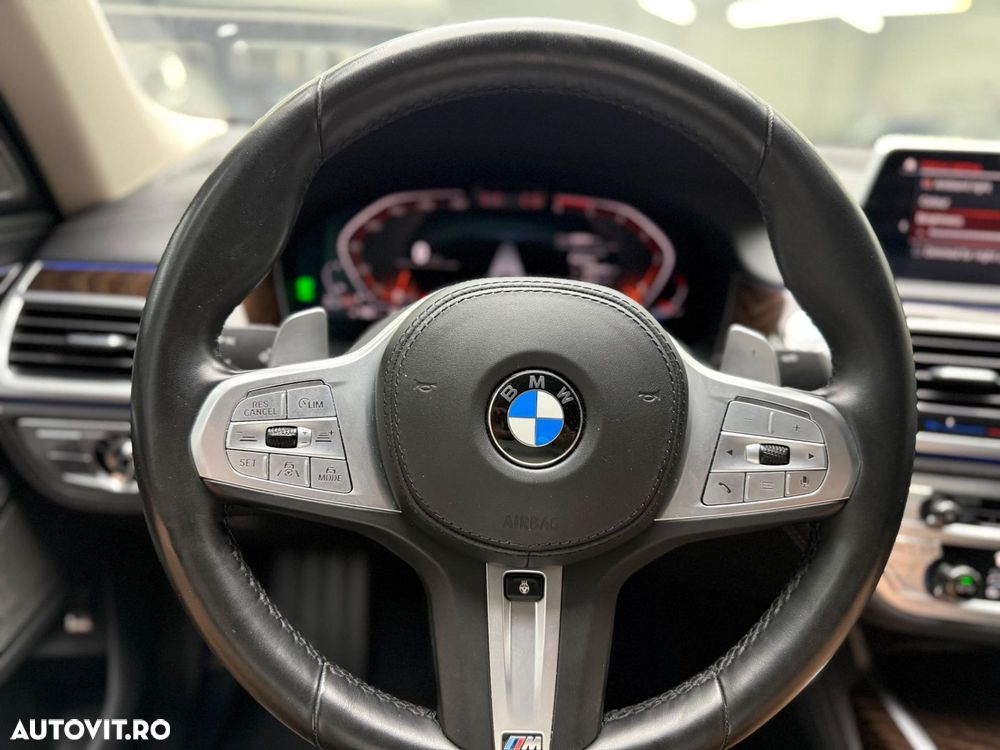 BMW Seria 7 740d xDrive - 33