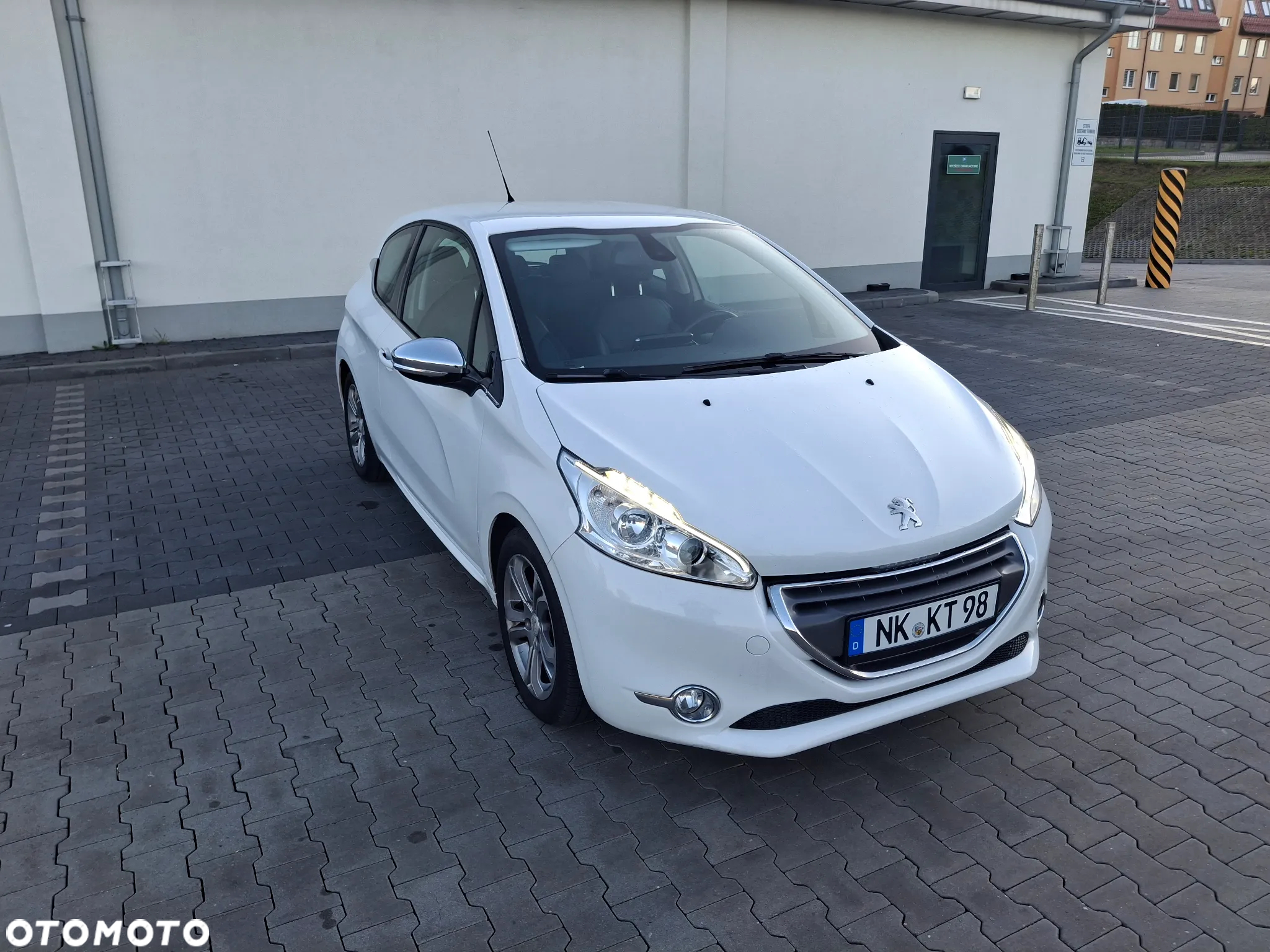 Peugeot 208 120 VTI Allure - 2