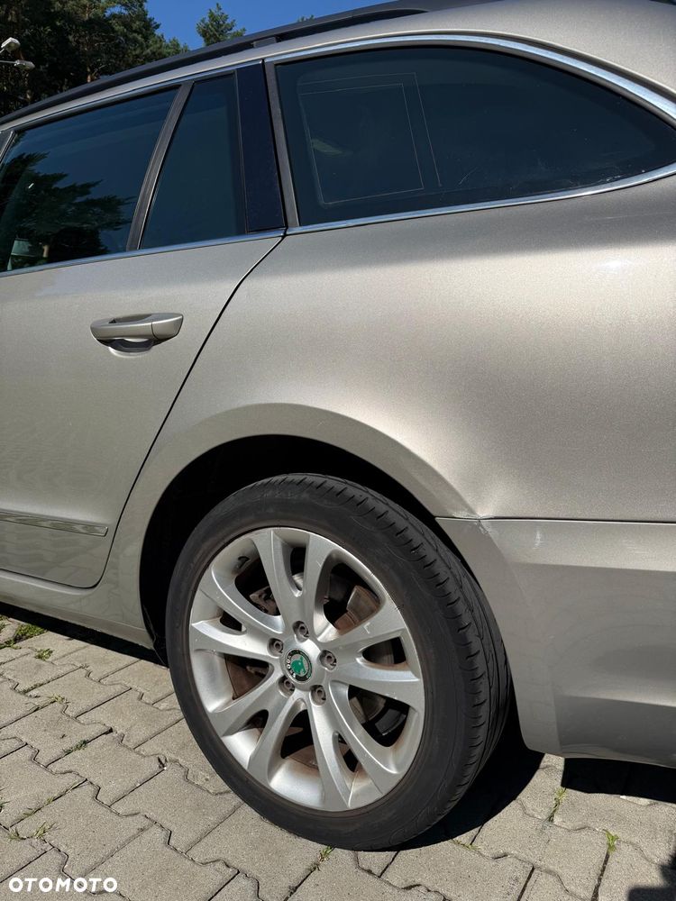 Skoda Superb 2.0 TDI Comfort DSG - 8