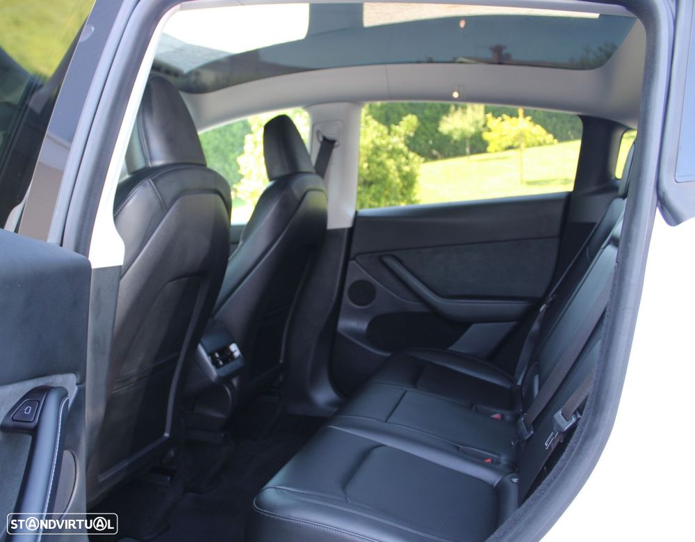 Tesla Model Y Long Range Dual Motor AWD - 13