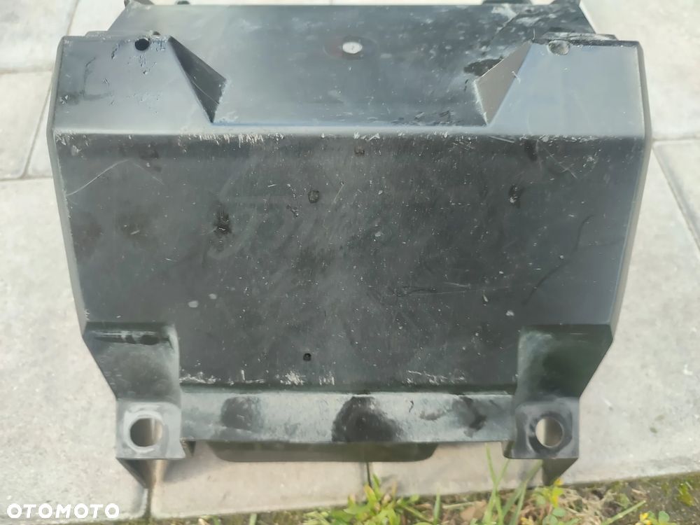 Obudowa, osłona, podstawa akumulatora Kawasaki Z900 - 7