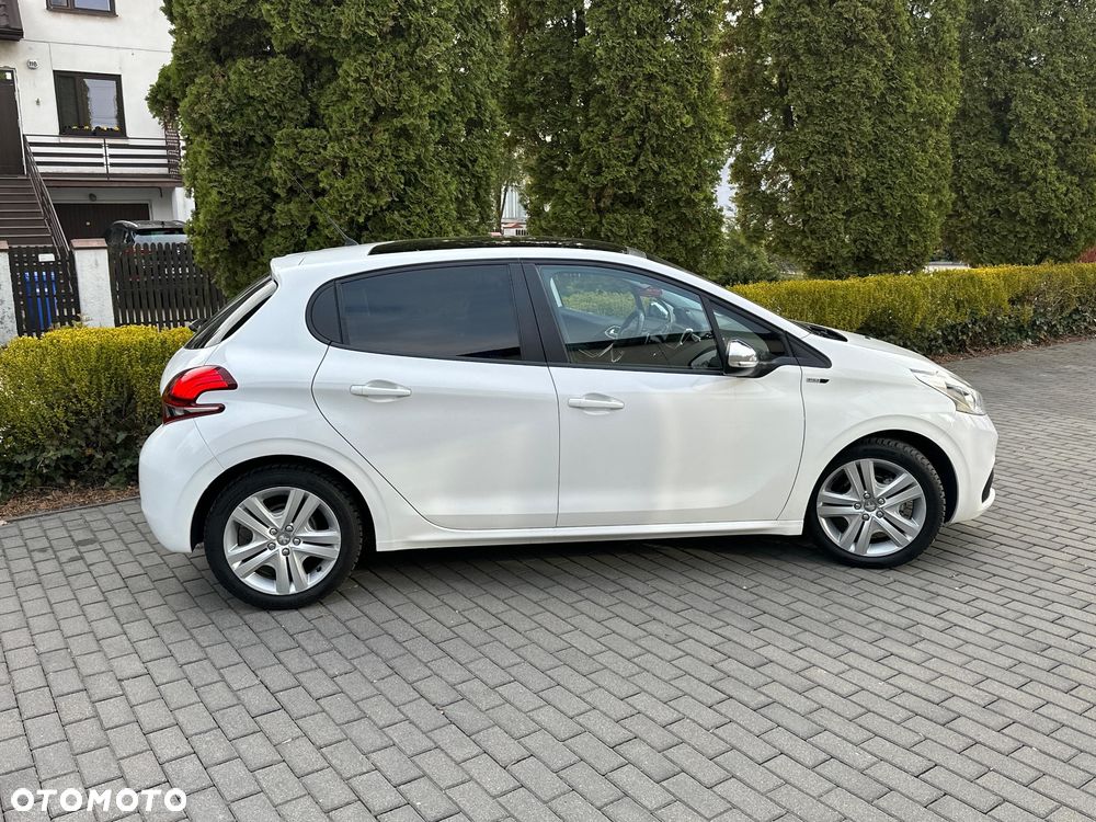 Peugeot 208 - 13