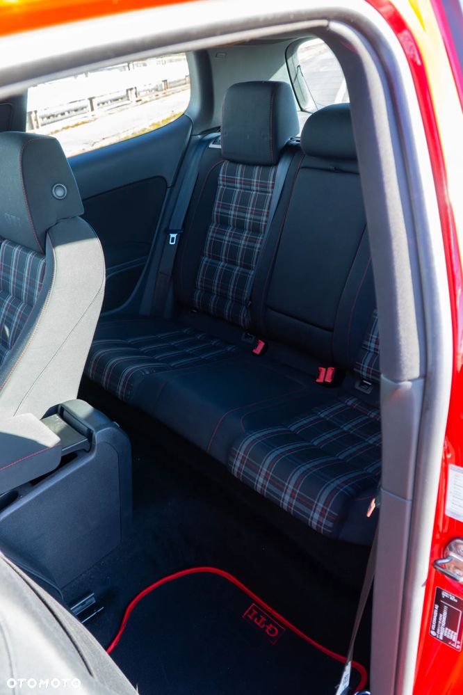 Volkswagen Golf - 8