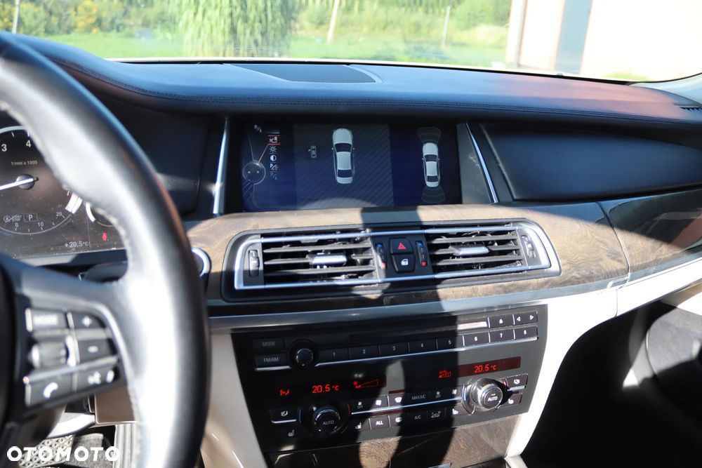 BMW Seria 7 750i - 13