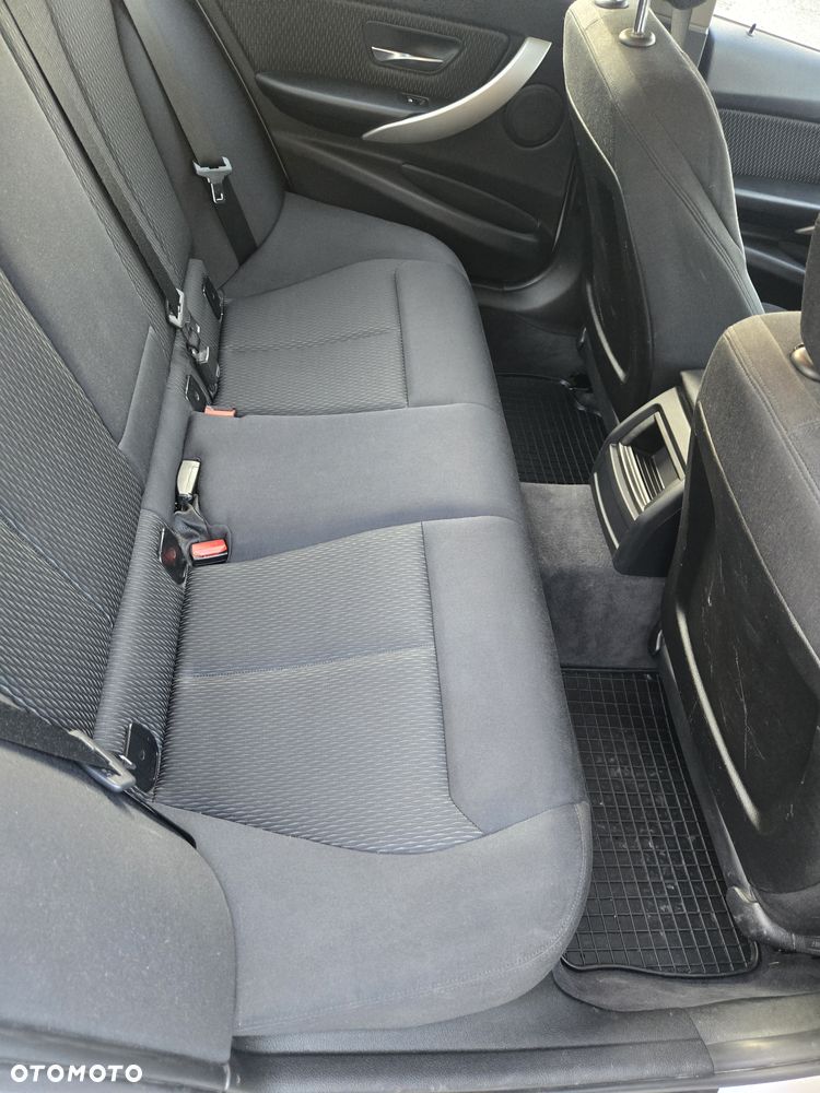 BMW Seria 3 320d - 16