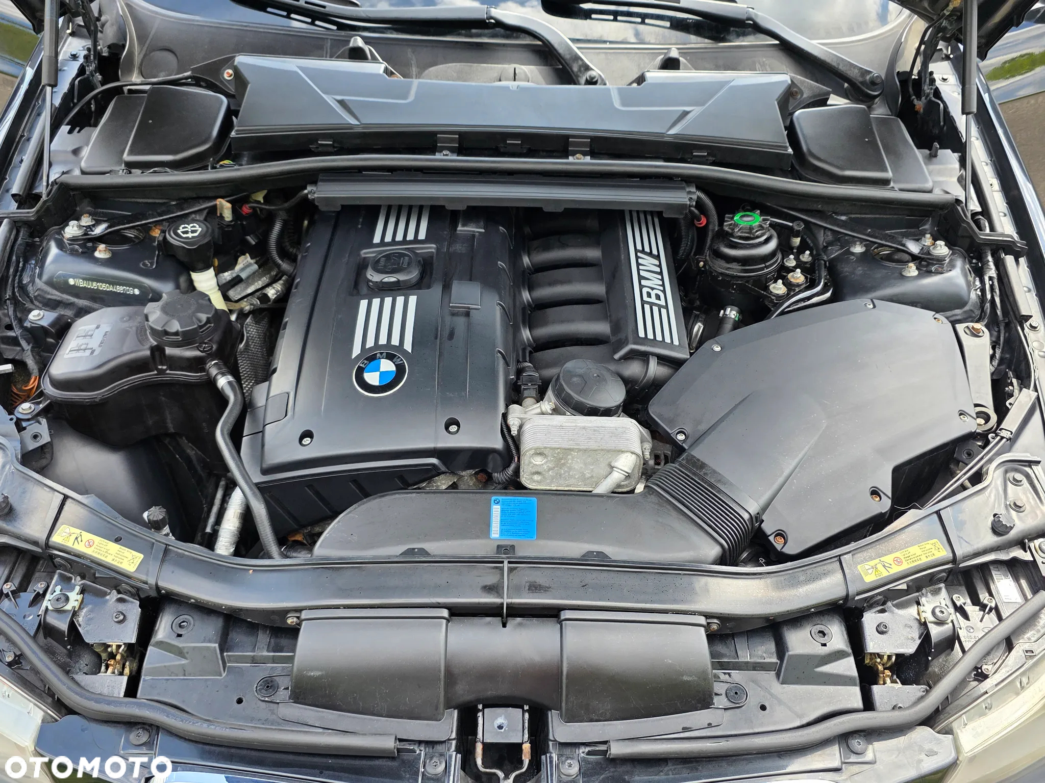 BMW Seria 3 325xi Touring - 24