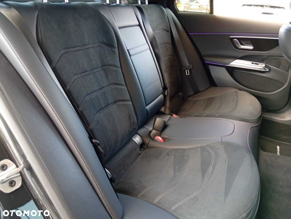 Mercedes-Benz Klasa E 220 d mHEV 4-Matic AMG 9G-Tronic - 31