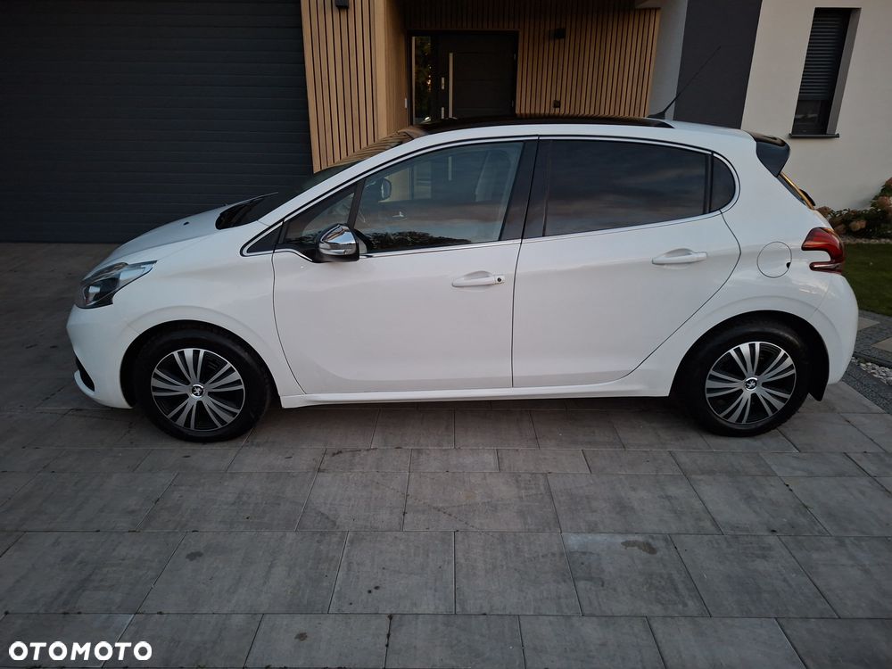 Peugeot 208 2017 photo 5