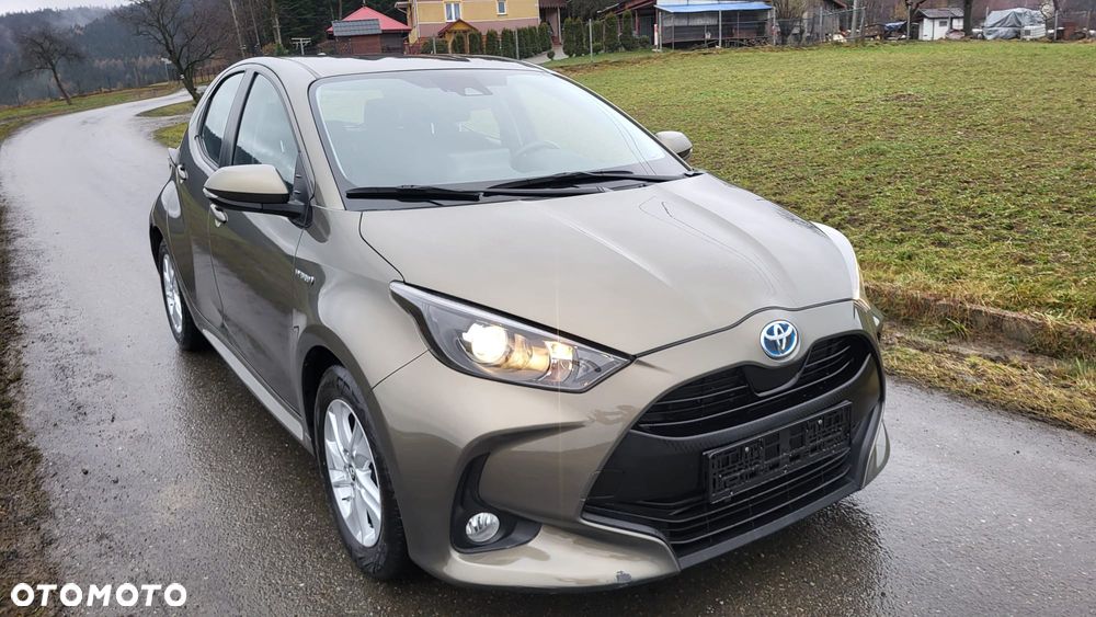 Toyota Yaris Hybrid 100 Active - 4