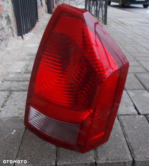 CHRYSLER 300C SEDAN PRAWA TYLNA LAMPA ORYGINAŁ - 2