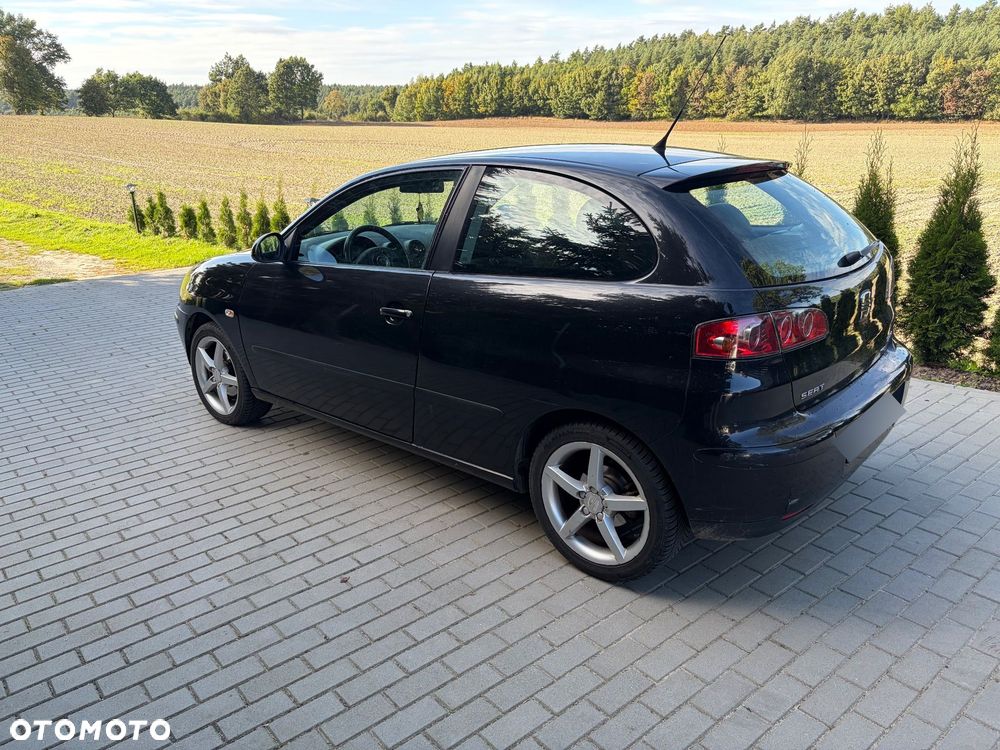 Seat Ibiza 2005 photo 2
