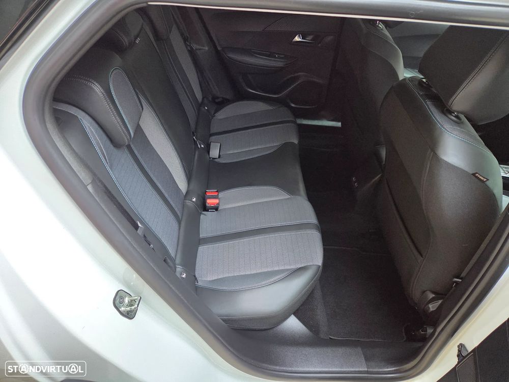 Peugeot 2008 PureTech 130 EAT8 Allure - 28