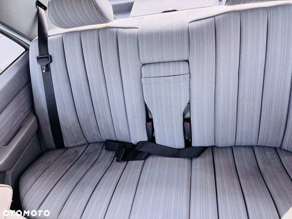 Mercedes-Benz W124 (1984-1993) - 11