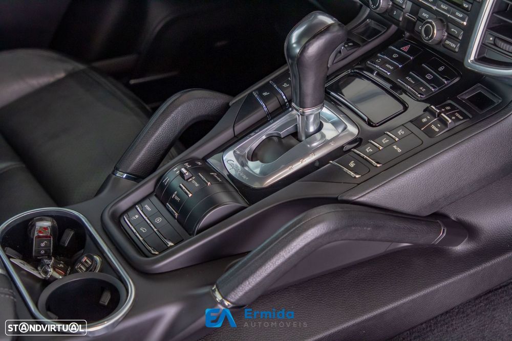 Porsche Cayenne - 41