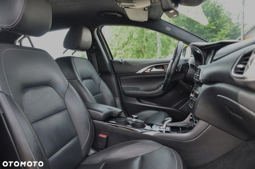 Infiniti Q30 1.6t DCT Premium Tech - 23