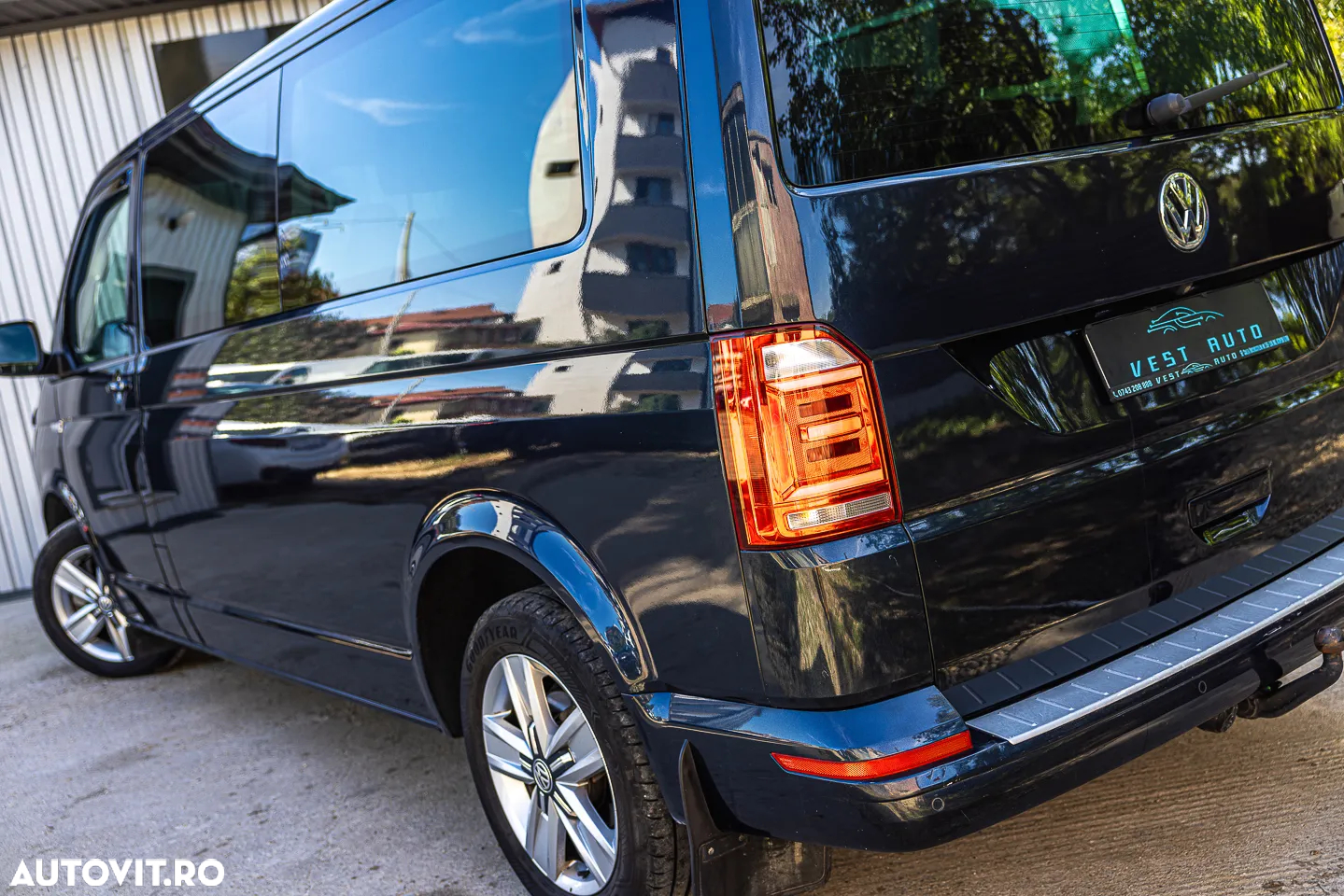 Volkswagen Multivan - 10
