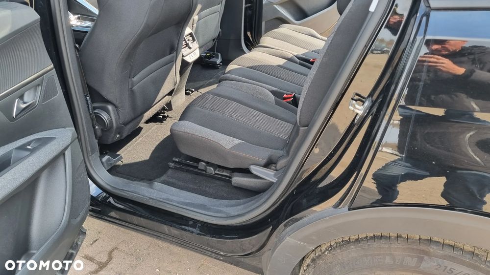 Peugeot 5008 BlueHDI 130 EAT8 Active Pack - 32