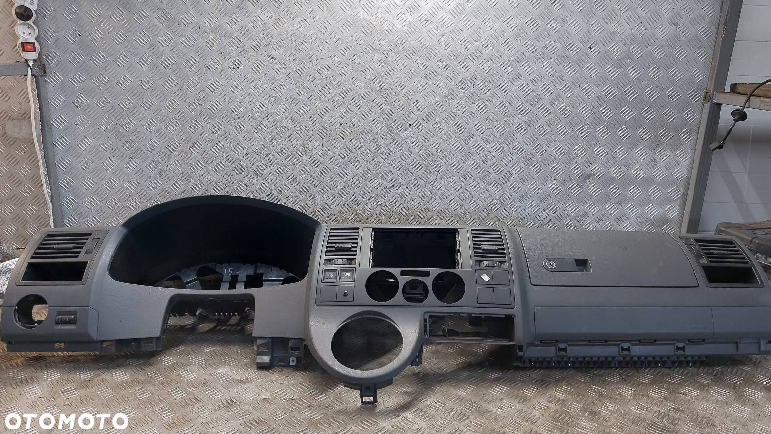 KOKPIT DESKA ROZDZIELCZA VW TRANSPORTER T5 - 1