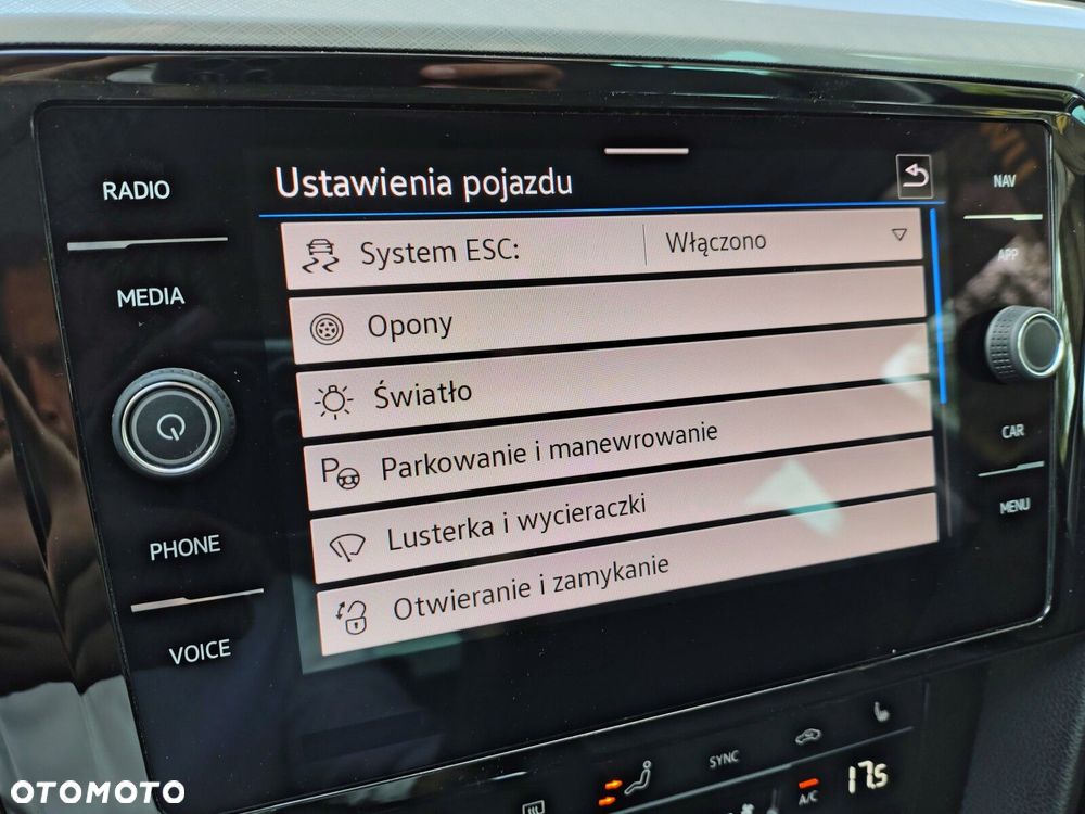 Volkswagen Passat - 38