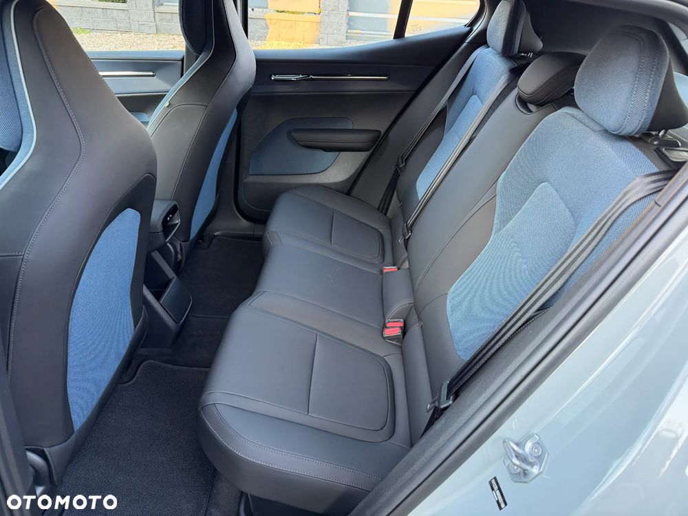 Volvo EX30 Single Motor Extended Range RWD Ultra - 22