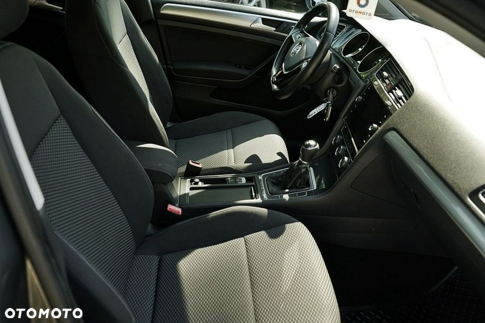 Volkswagen Golf - 16